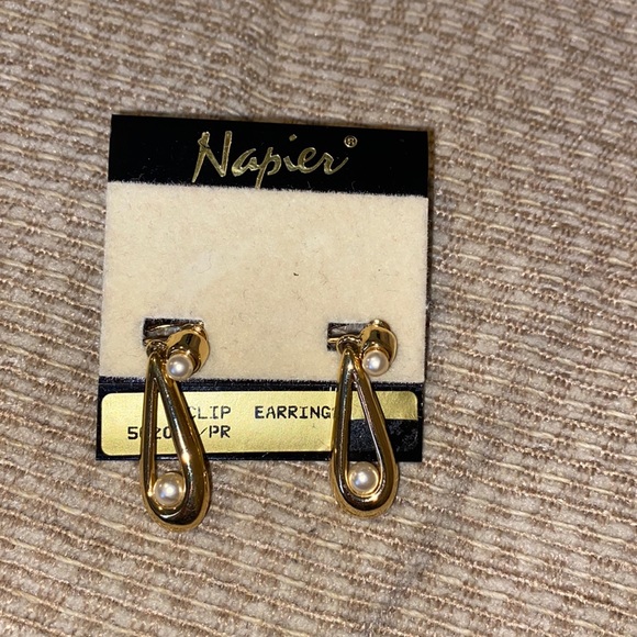 ⭐️NWT Vintage NAPIER Clip Earrings - Picture 1 of 8